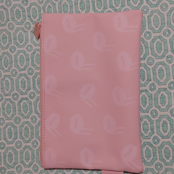 Adorable Kylie Cosmetics makeup bag 🌸 - Picture 2 of 4